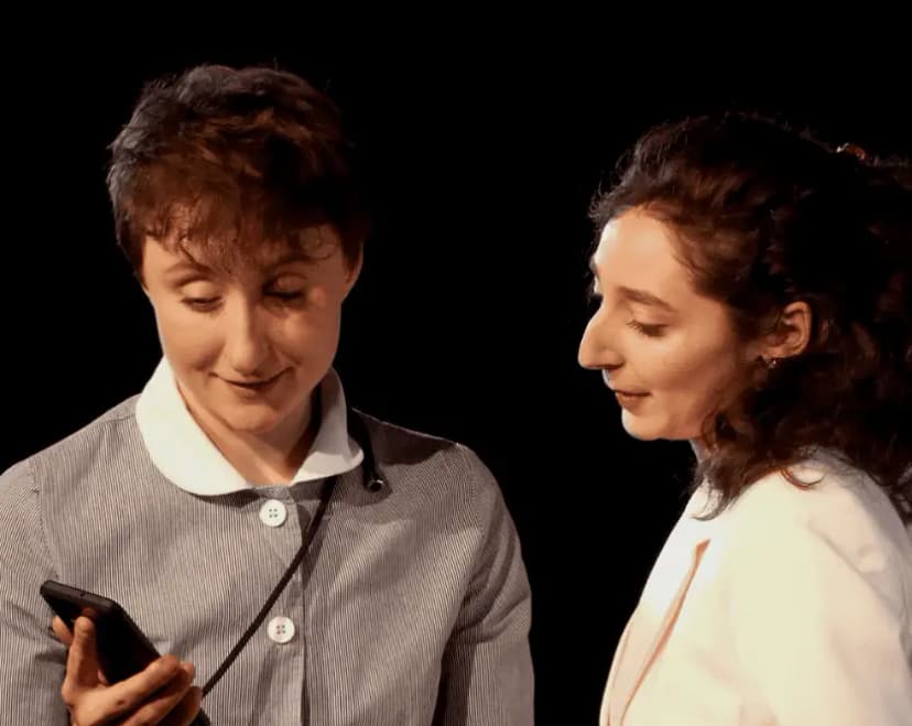 2 comédiennes sur scène